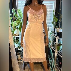 Vintage 1950s/1960s ‘Harisol Canada’ Pale Pink Slip Dress